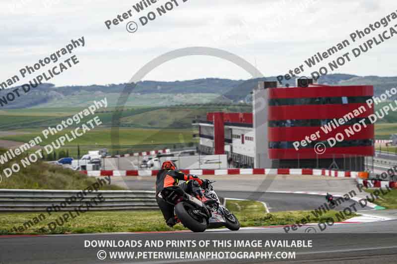 cadwell no limits trackday;cadwell park;cadwell park photographs;cadwell trackday photographs;enduro digital images;event digital images;eventdigitalimages;navarra;no limits trackdays;peter wileman photography;racing digital images;trackday digital images;trackday photos